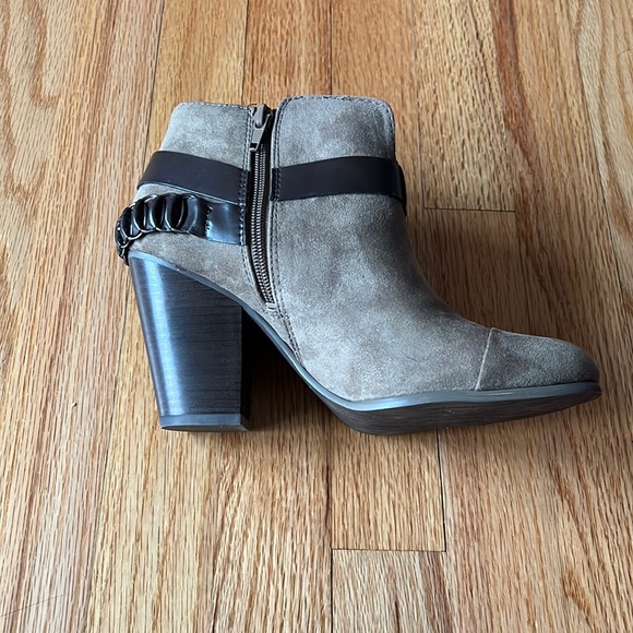 NIB Carlos by Carlos Santana Women’s Ankle Boots - Picture 2 of 4